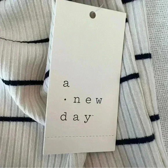 A New Day- Slim Fit Short Sleeve Off the Shoulder Top
Womens Size XS-NWT - Picture 8 of 8